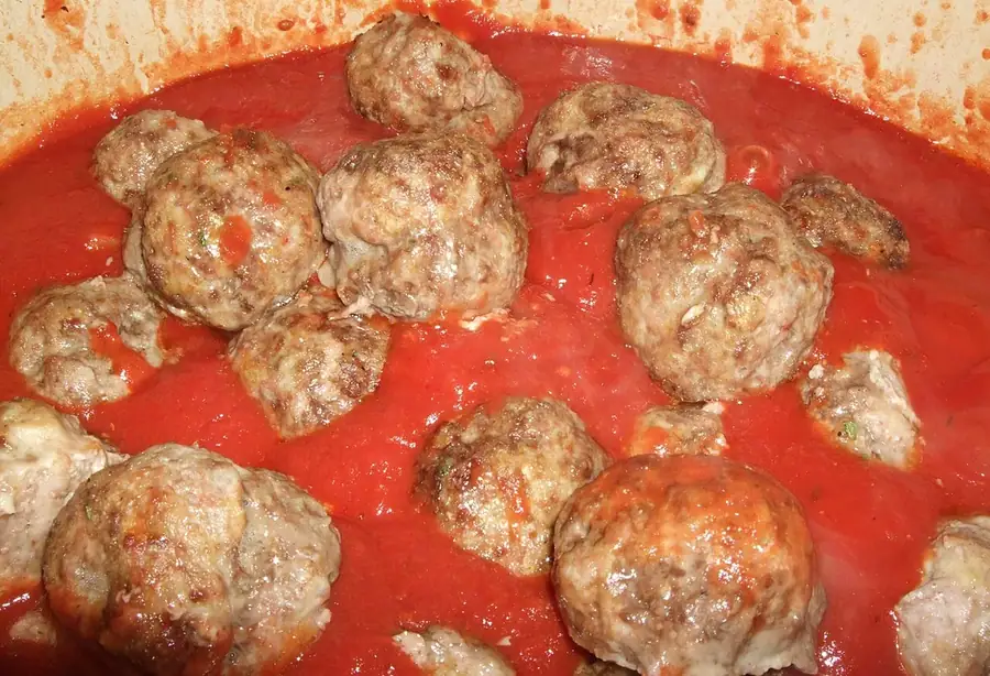 Otra fotografía orientativa para albóndigas de res en salsa de tomate