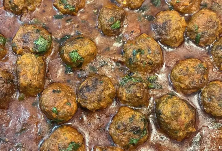 Fotografía ilustrativa de Albóndigas de res en salsa de tomate
