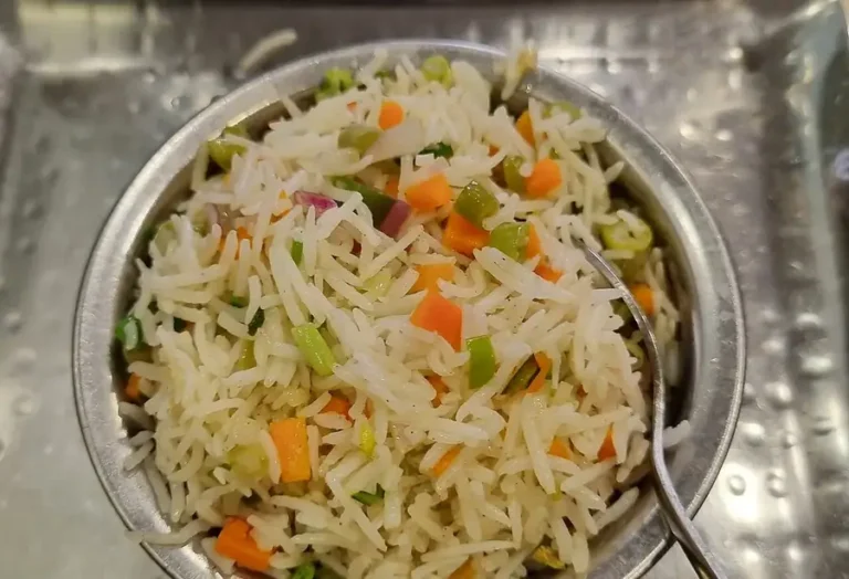 Fotografía ilustrativa de Arroz con huevo y verduras