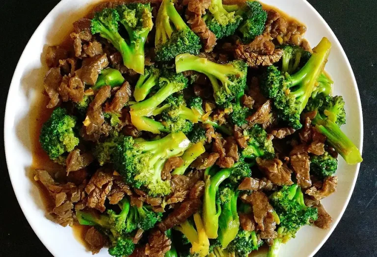 Fotografía ilustrativa de Carne molida con brócoli y salsa de soya