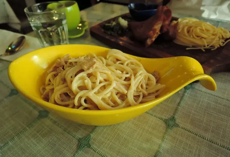 Fotografía ilustrativa de Ensalada de pasta con atún y verduras